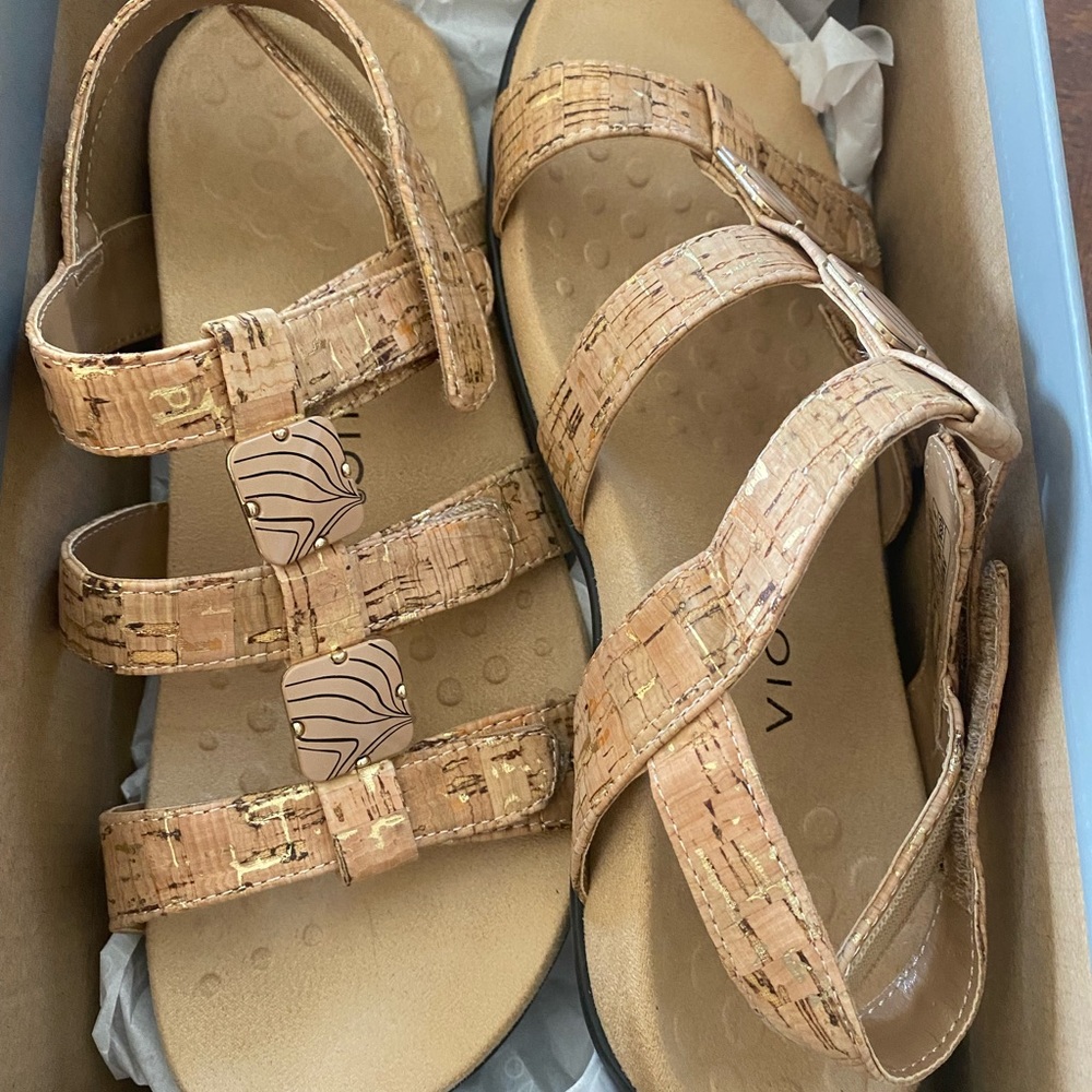 Never worn! Kept in box. Cork and gold look.
